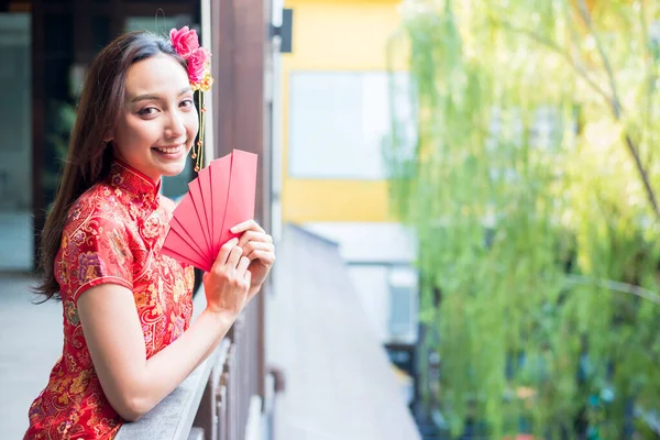 Wanita Asia Yang Cantik Untuk Latar Belakang Tahun Baru Cina — Stok Foto