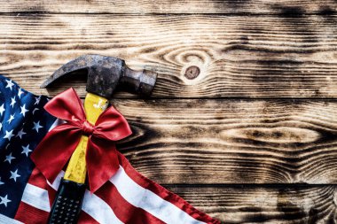 Doğum günün kutlu olsun. İnşaat aletleri. Metin için alanı kopyala