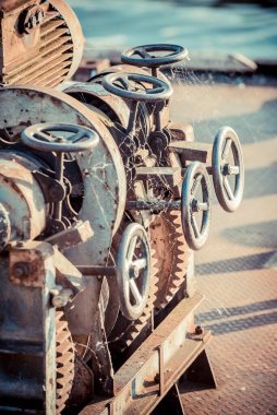 İşyerindeki makine, eski mekanik güç