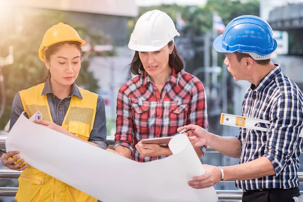 Ingenjör Och Teamwork Möte För Framgångsrikt Projektbygge — Stockfoto