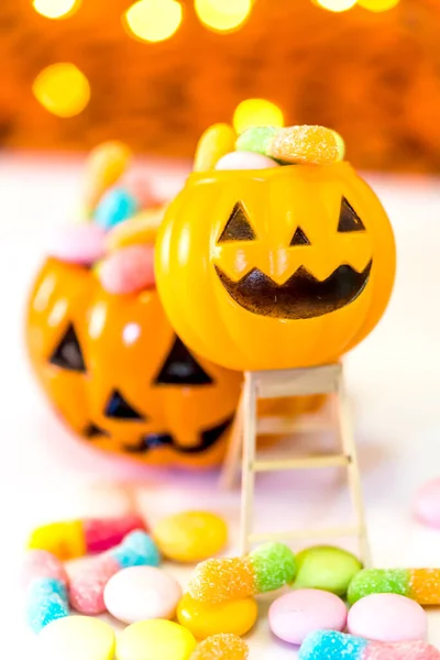 Labu Halloween Trik Atau Memperlakukan Dengan Permen Manis — Stok Foto