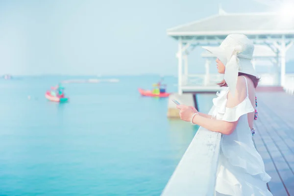 Women Travel Alone Sea Beach Summer Chonburi Thailand — Stock Photo, Image