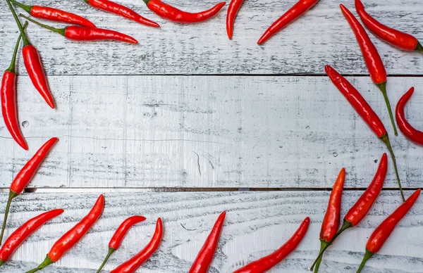 Varm Och Kryddig Röd Chili Paprika Träbord Bakgrund — Stockfoto