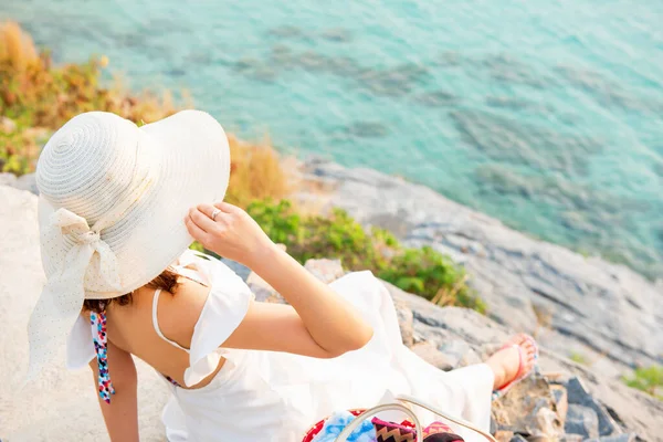 Beautiful Women Travel Alone Beach Summer Sea Sky Sunset — Stock Photo, Image