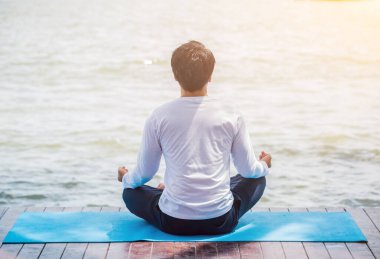 Yoga solunumu ve meditasyon, sağlıklı olmak için rahatlatıcı. Spor ve eğlence..