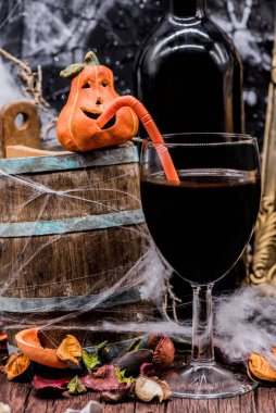 Cadılar Bayramı partisi için şarap.