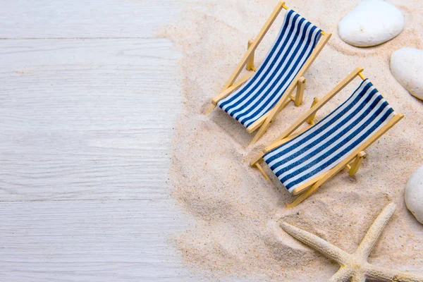 Sahilde yaz mevsimi. Tatilde rahatla ve metin için boşluk kopyala