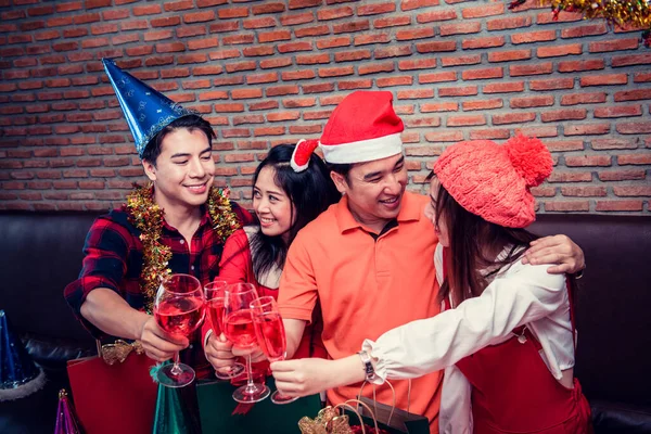 Fiesta Navidad Año Nuevo Con Amigos —  Fotos de Stock