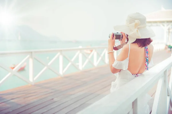Women Travel Alone Sea Beach Summer Chonburi Thailand — Stock Photo, Image