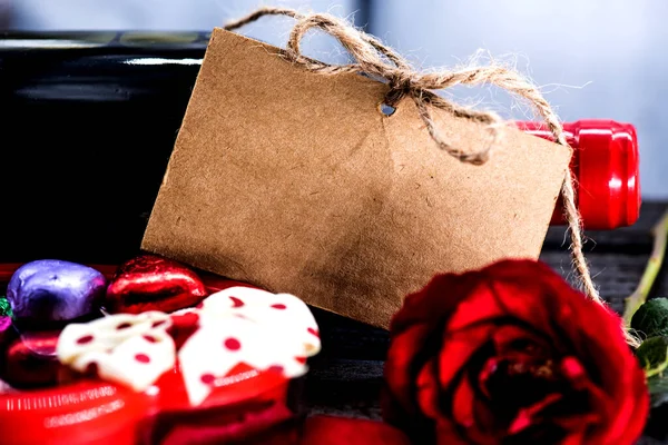 ハートの形をしたチョコレートキャンディーのクローズアップ バレンタインデーのコンセプト — ストック写真