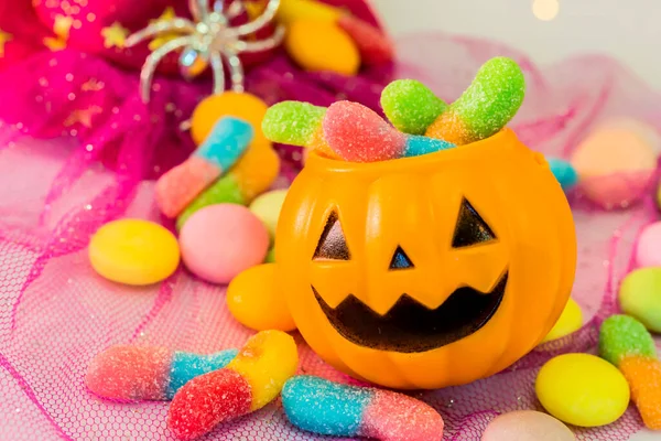 Labu Halloween Trik Atau Memperlakukan Konsep Dengan Permen Manis — Stok Foto