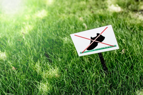 Teken Niet Lopen Het Gras — Stockfoto