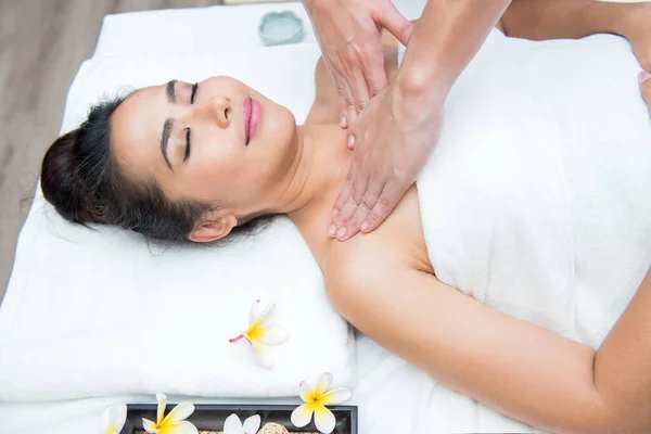 Närbild Bild Vacker Asiatisk Kvinna Som Har Spa Behandling — Stockfoto