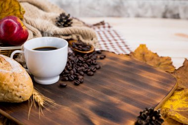 Arka plan için sonbahar kompozisyonunda yakın plan kahve.