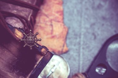 Kolomb Günü ve pusula ile Dünya Haritası