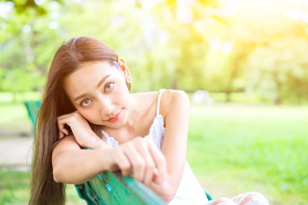 Young Lady Relaxing Natural Park Vacation Summer Garden — Stock Photo, Image
