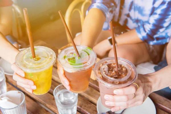 Färsk Drink Med Vännen Glad Semester Semester — Stockfoto