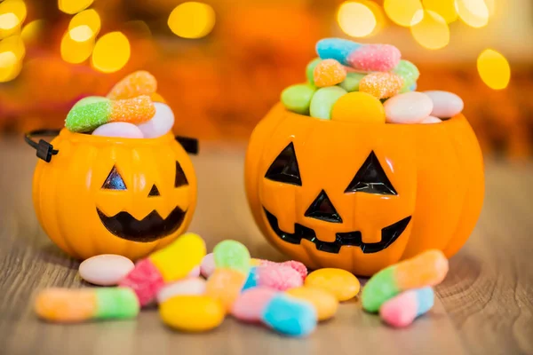 Labu Halloween Trik Atau Memperlakukan Konsep Dengan Permen Manis — Stok Foto