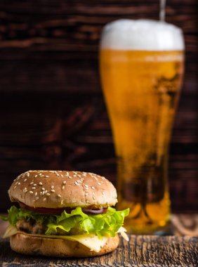 Tahtadaki hamburger.