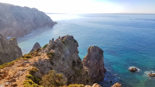 Όμορφη θέα στον ωκεανό και τα βουνά — Φωτογραφία Αρχείου