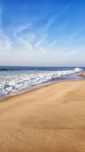 Sea surf on the beach on a sunny day — Stock Photo, Image