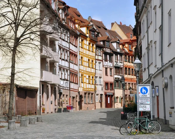 Yarı ahşap evleri ile sokak