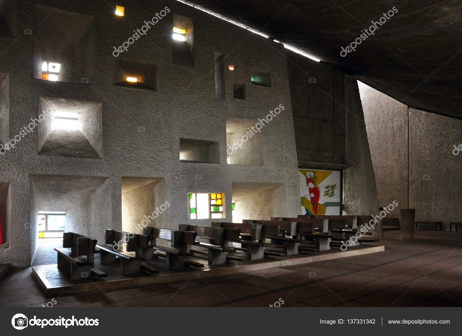 Innenraum Der Kirche In Ronchamp Redaktionelles Stockfoto