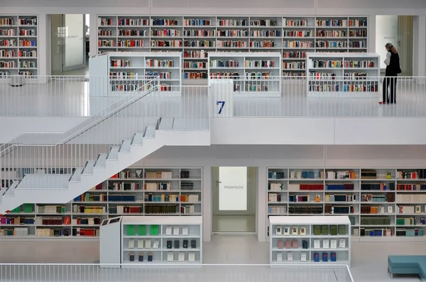 Biblioteca moderna en Stuttgart — Foto de Stock