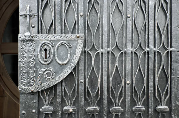 Vintage puertas de metal de cerca —  Fotos de Stock