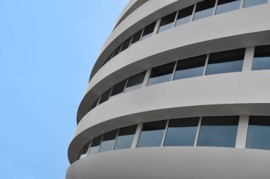 Wroclaw bölgesindeki bina yuvarlak modern