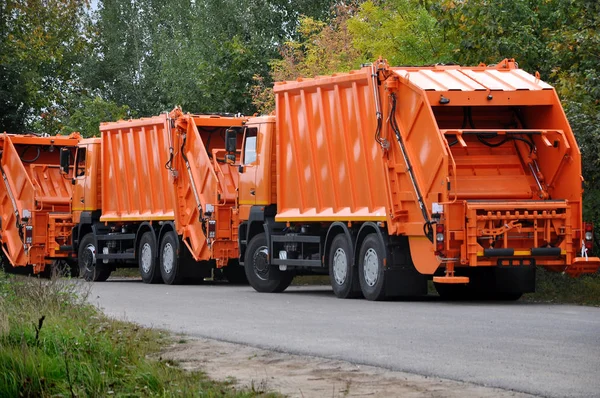 Çöp kamyonları arkadan görünüm