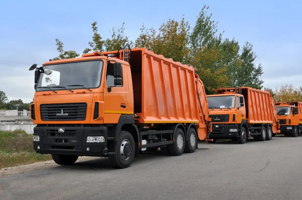 Many garbage trucks in perspective — Stock Photo, Image