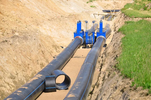 Kum siperde siyah plastik boru