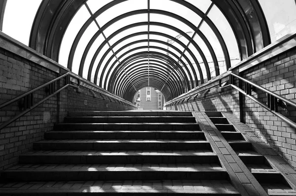 Túnel redondo blanco y negro — Foto de Stock