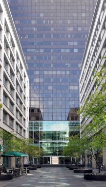 Berlin'de Bina Modern cam