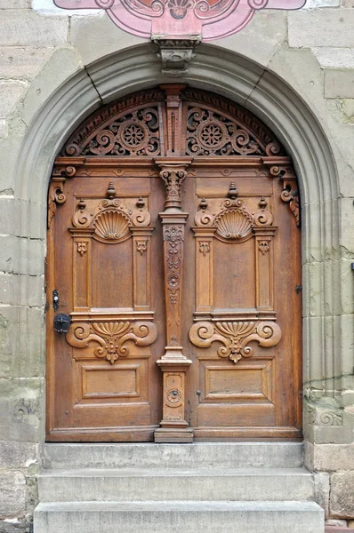 Декоративная дверь в Эслингене — стоковое фото