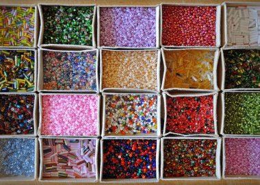 Boncuk birçok kutular