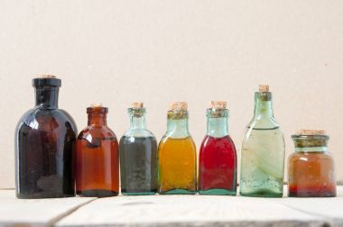 Birçok cam vintage şişeler