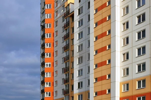 Edificio de apartamentos Highrise — Foto de Stock