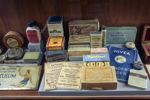 Muchos medicamentos de medicina vintage —  Fotos de Stock