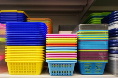 Plastik kaplarda birçok mağaza