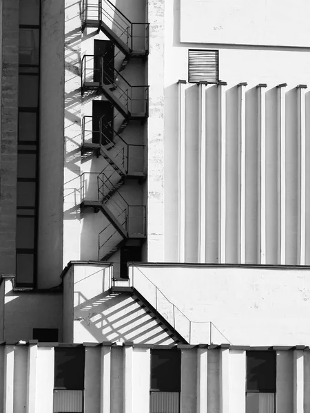 Composición arquitectónica en blanco y negro — Foto de Stock