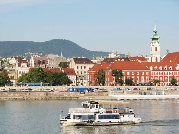 Embankment the Danube River in Budapest — Stock Photo, Image