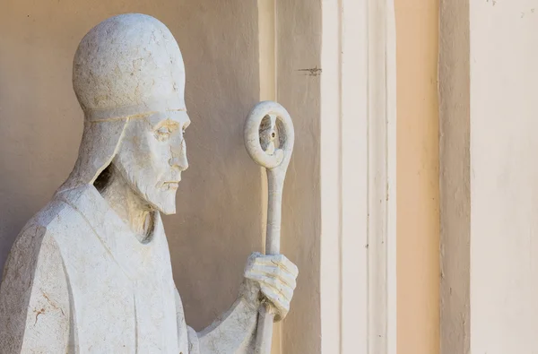 Estátua decorativa fora de uma igreja — Fotografia de Stock