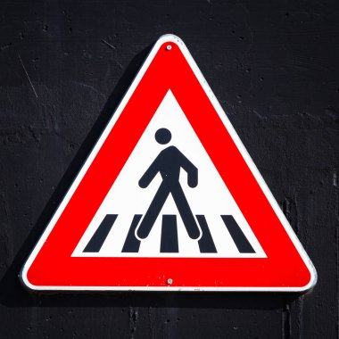 Trafik işareti yaya geçidi