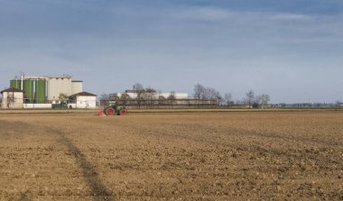 Yere çalışır traktör