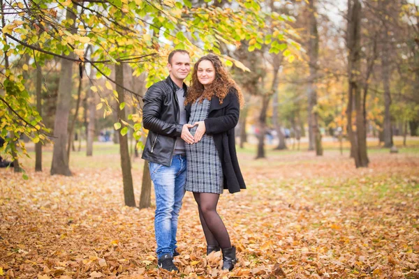 Happy Pregnant Couple Autumn Background — Stock Photo, Image
