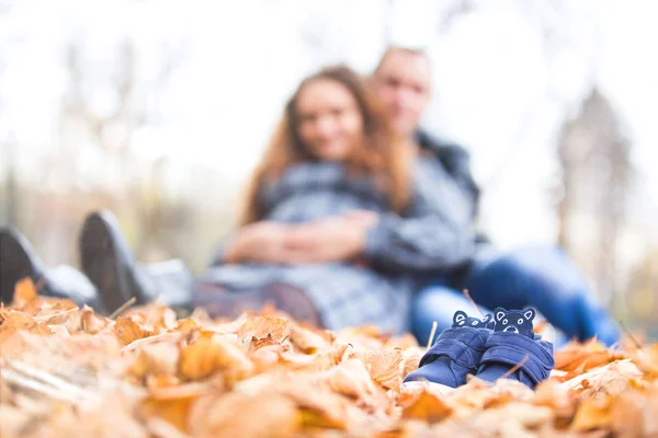 Küçük mavi erkek çocuk ayakkabıları