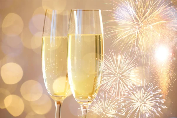 Nouvel Verres Champagne Feux Artifice Fond — Photo