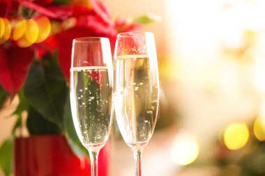 Mutlu yıllar şampanya kadehleri